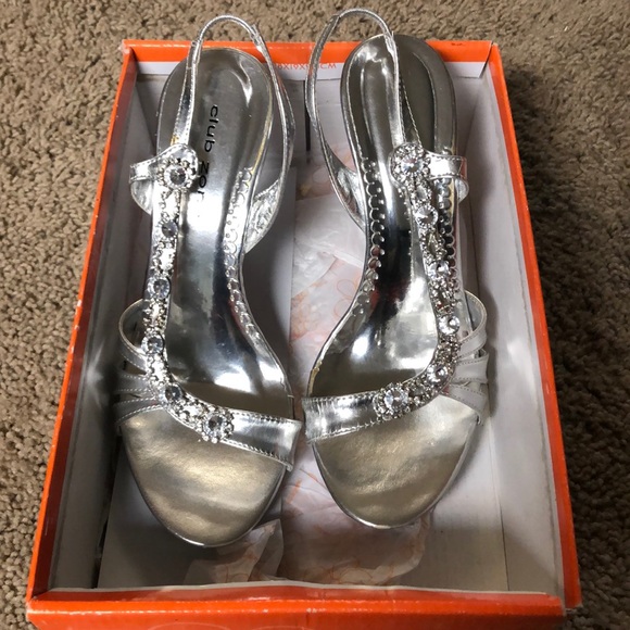 Silver heels - Picture 1 of 5